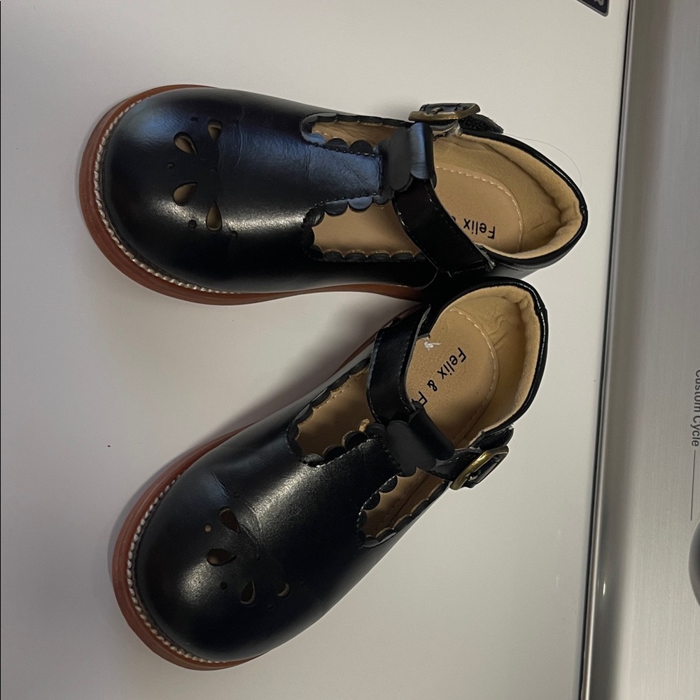 Felix & Flora girls size 10 black sandals dress shoes
